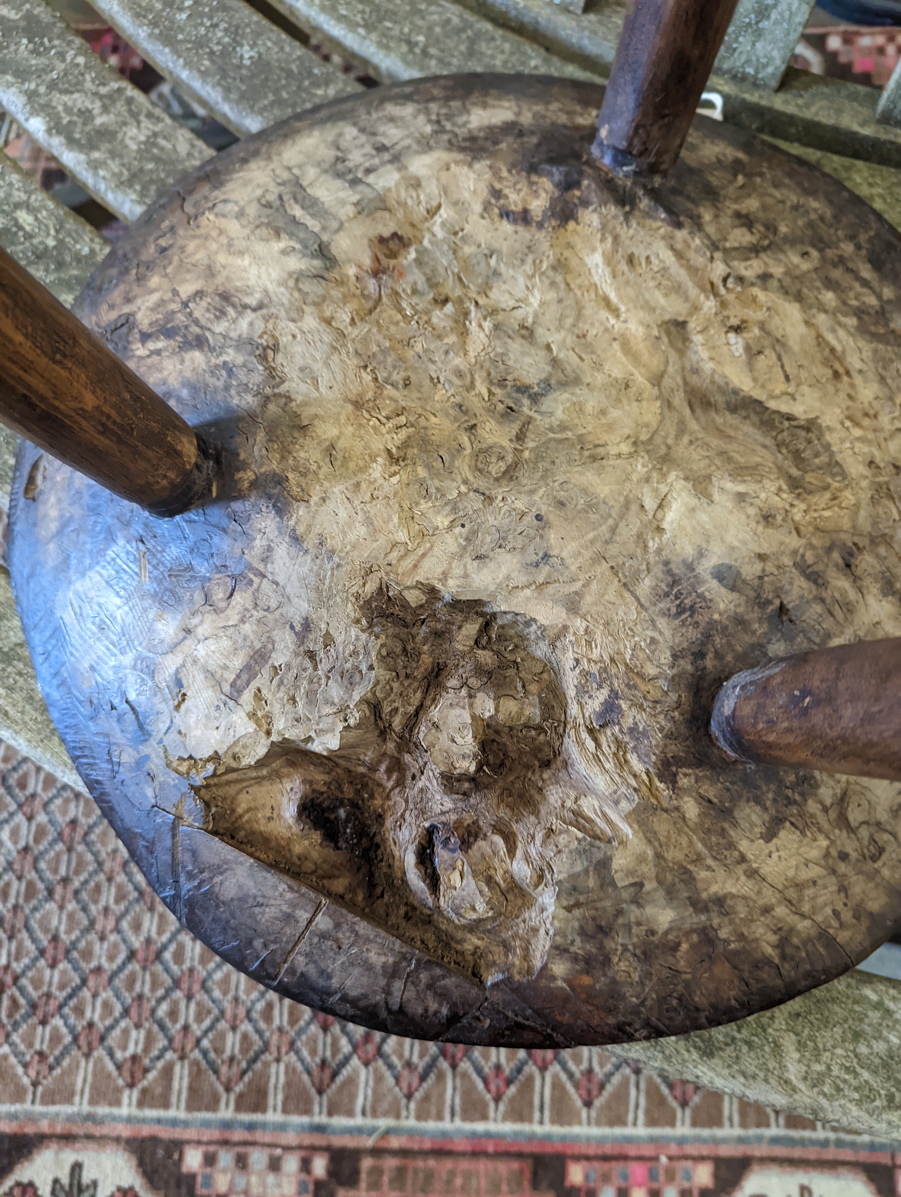 A late 18th / early 19th century circular burr elm and ash cricket table, diameter 60cm, height 62cm